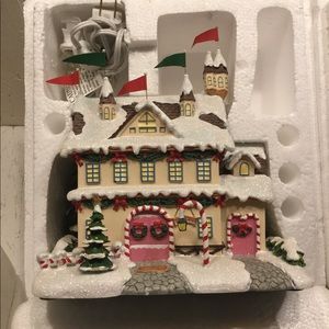 2003 Hawthorne Christmas Village Santa and Mrs Cla